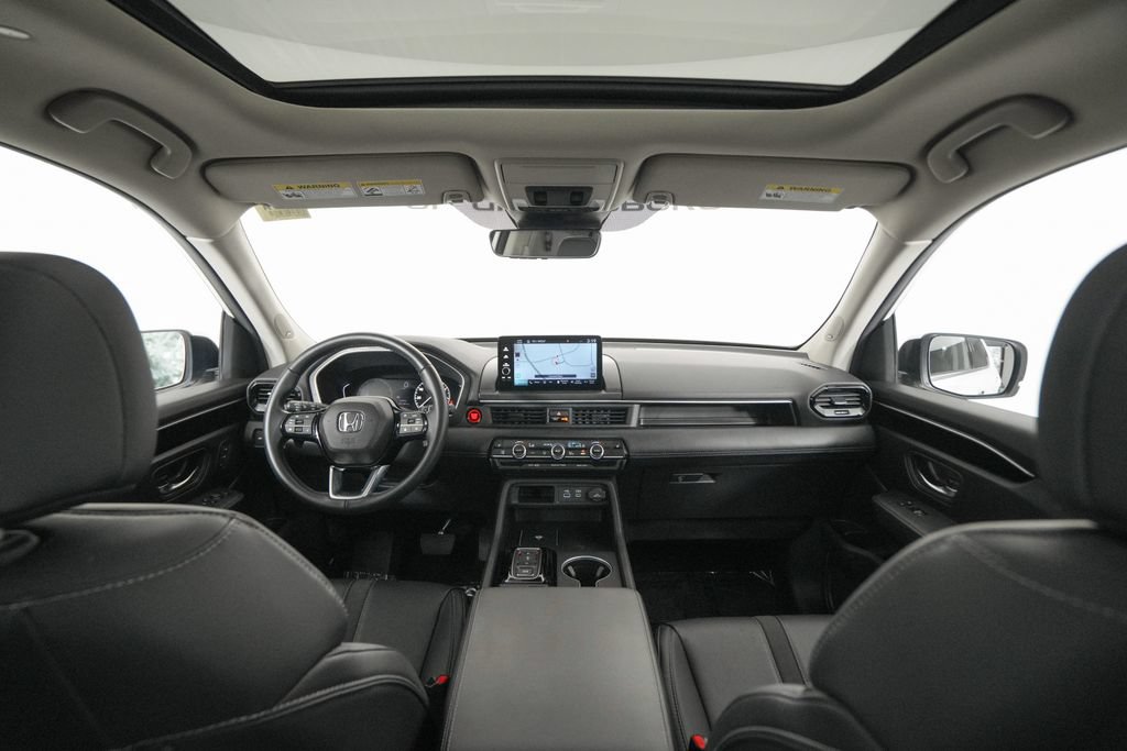 Used 2025 Honda Pilot Touring image 15