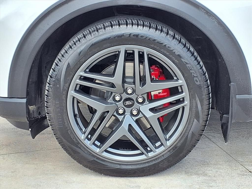 Used 2025 Ford Explorer ST image 25