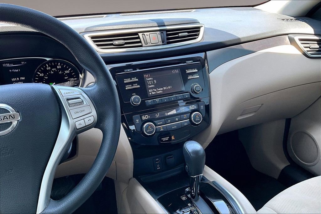 Used 2016 Nissan Rogue SV image 6