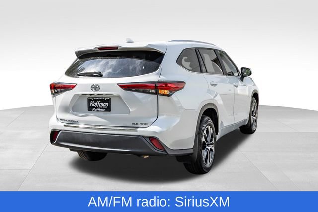 Used 2023 Toyota Highlander XLE AWD/4WD image 4