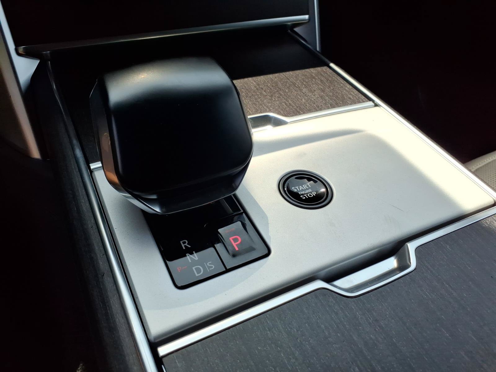 New 2026 Land Rover Range Rover SV AWD/4WD image 13
