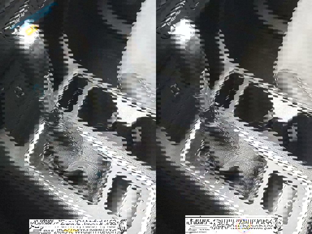 Used 2017 Ford Escape SE w/ SE Sport Appearance Package image 17