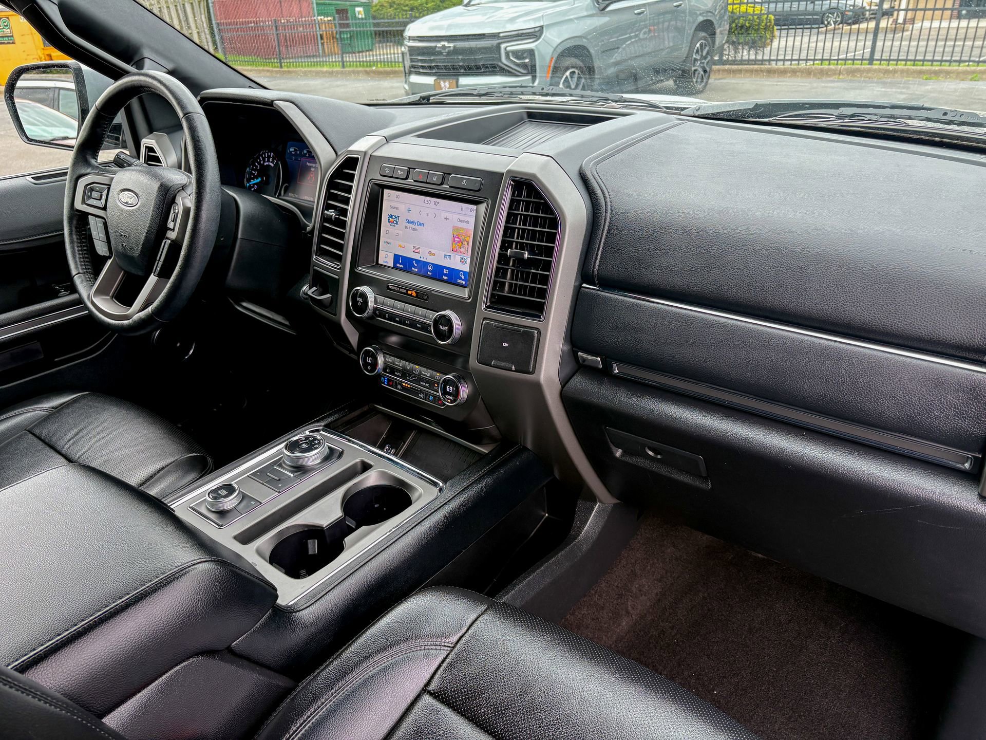 Used 2020 Ford Expedition XLT w/ Equipment Group 202A AWD/4WD image 23
