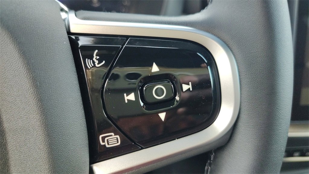 New 2026 Volvo XC60 B5 Plus w/ Climate Package image 14