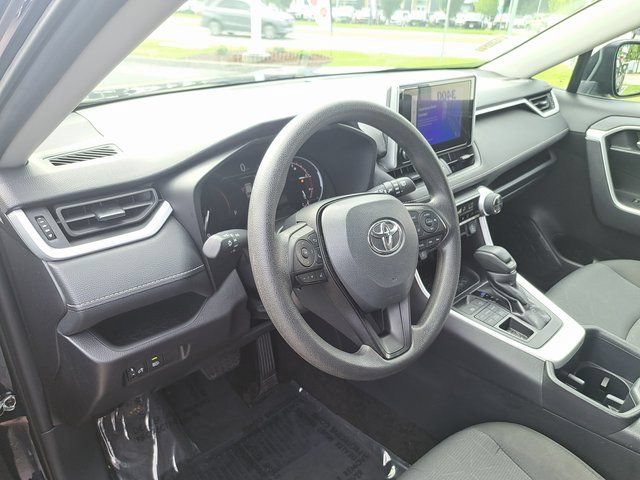 Used 2025 Toyota RAV4 XLE AWD/4WD image 13