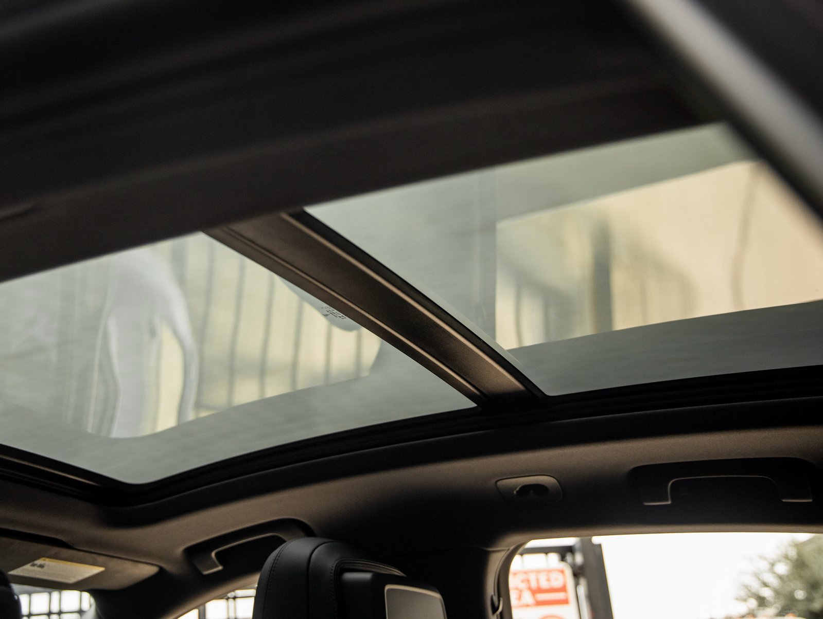 Used 2025 Porsche Macan image 26