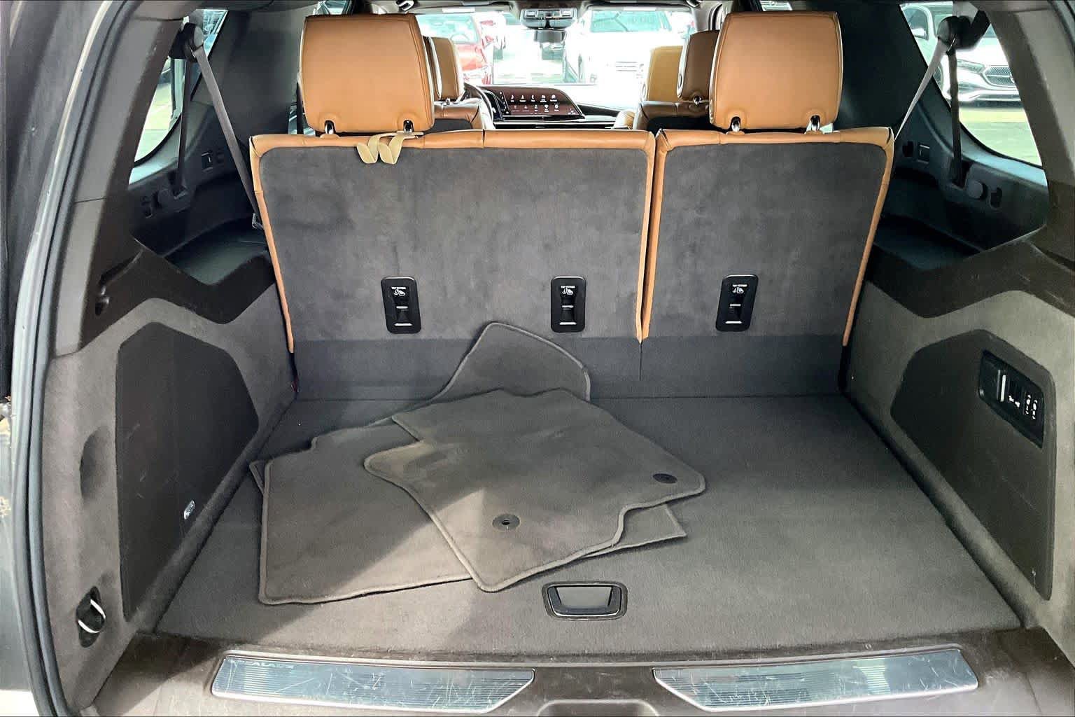 Used 2023 Cadillac Escalade ESV Premium Luxury RWD image 38