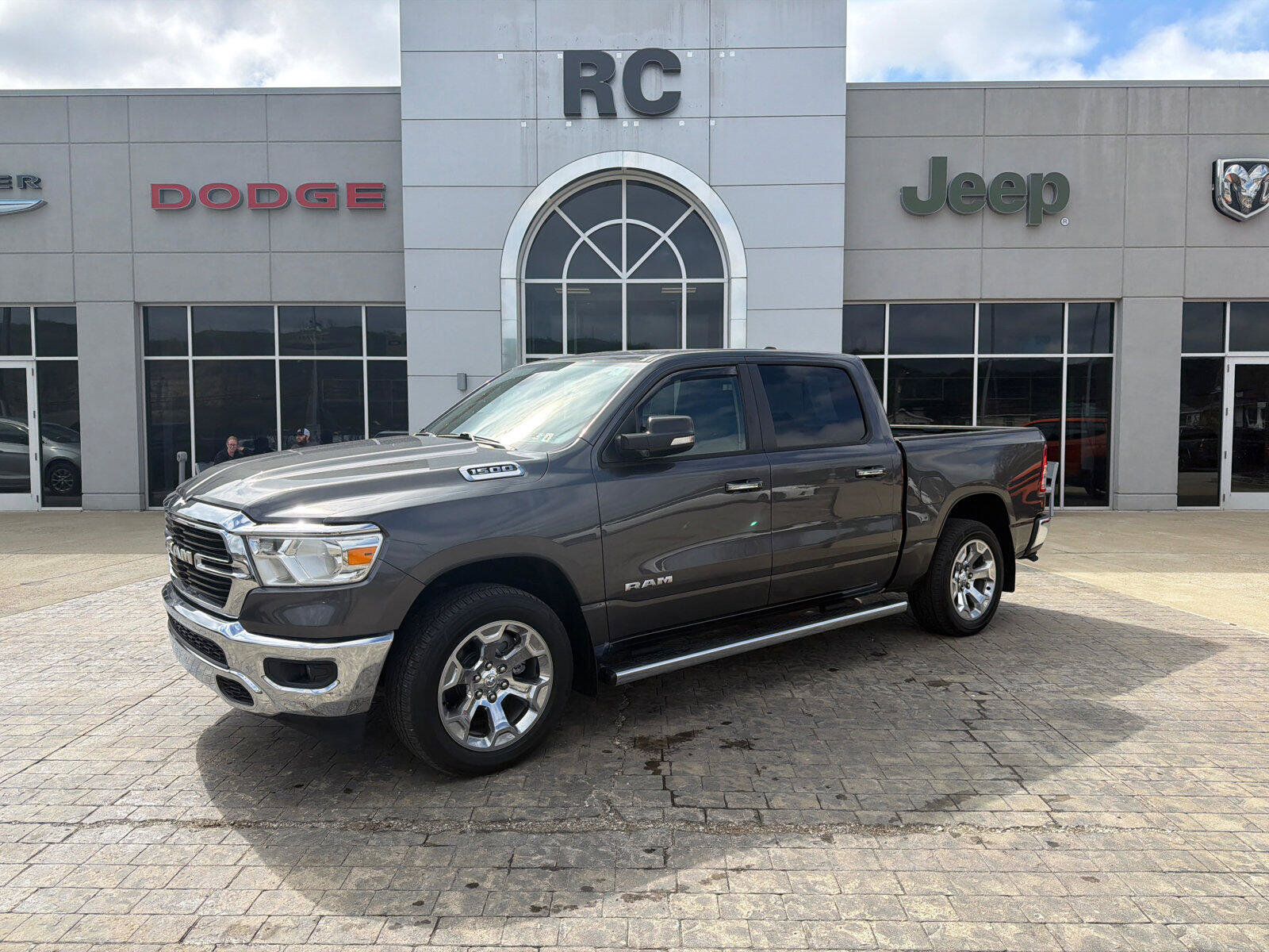 Used 2020 RAM 1500 4x4 Crew Cab image 4