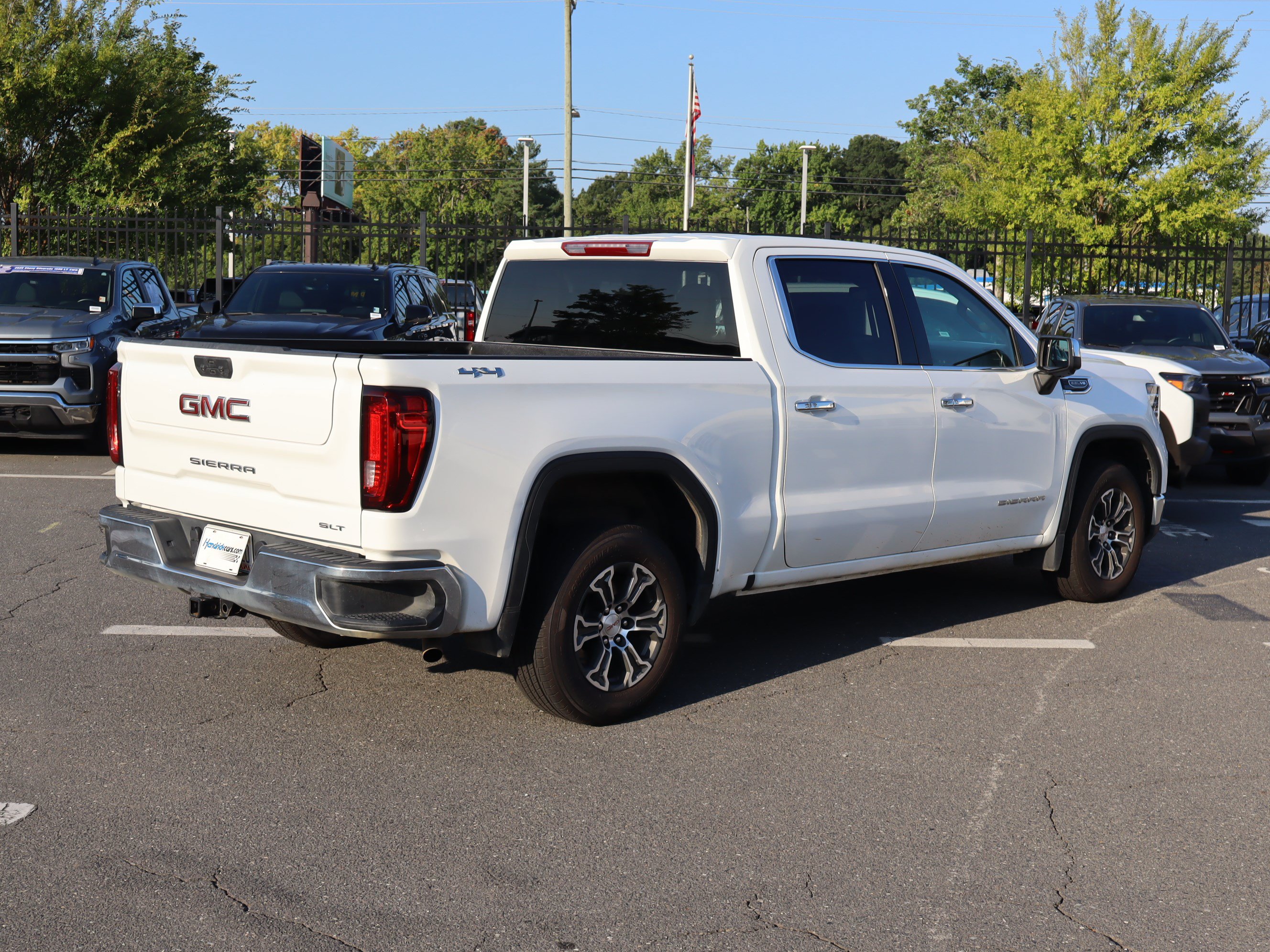Used 2025 GMC Sierra 1500 SLT AWD/4WD image 21