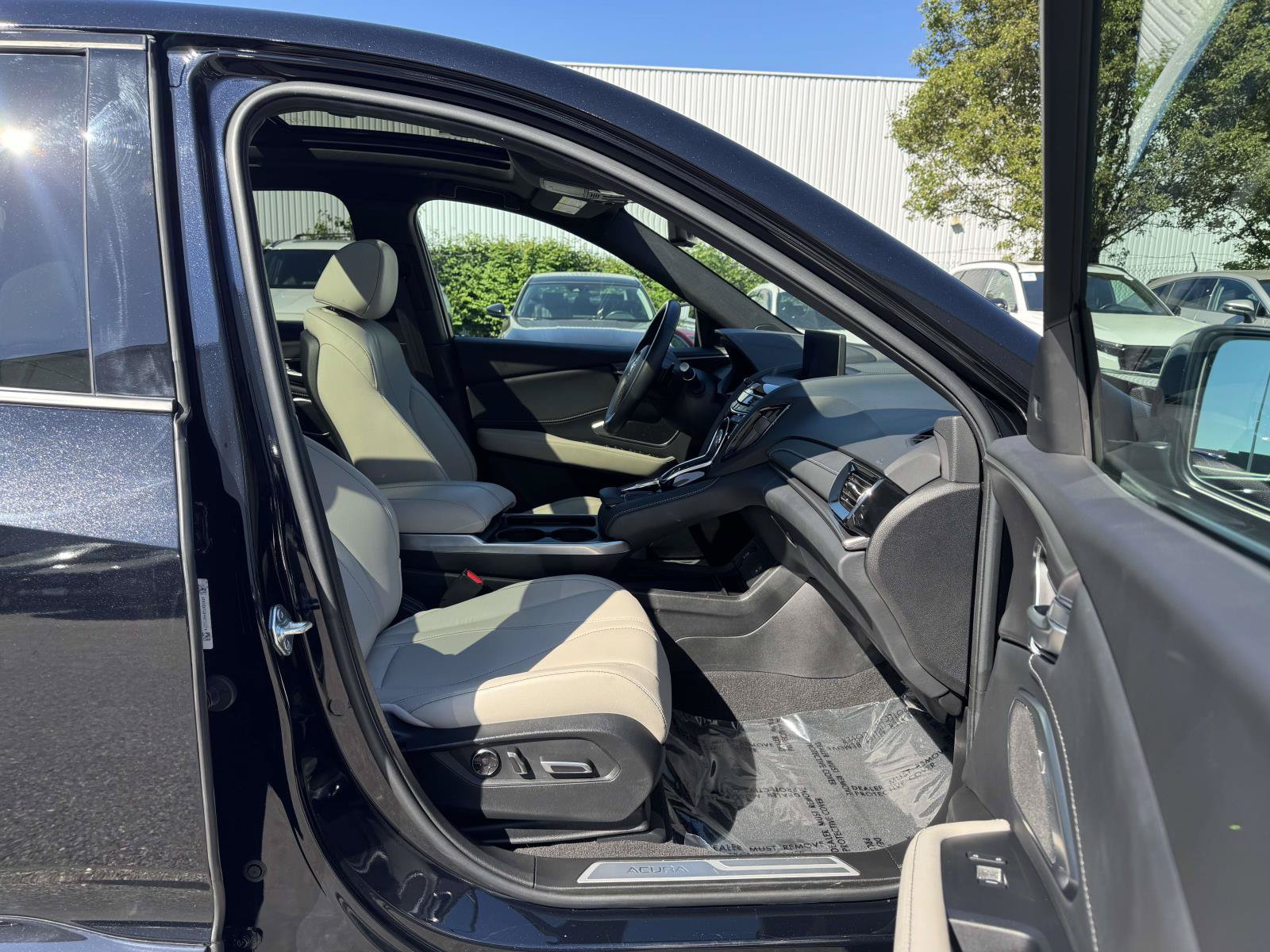 Used 2025 Acura RDX SH-AWD image 13
