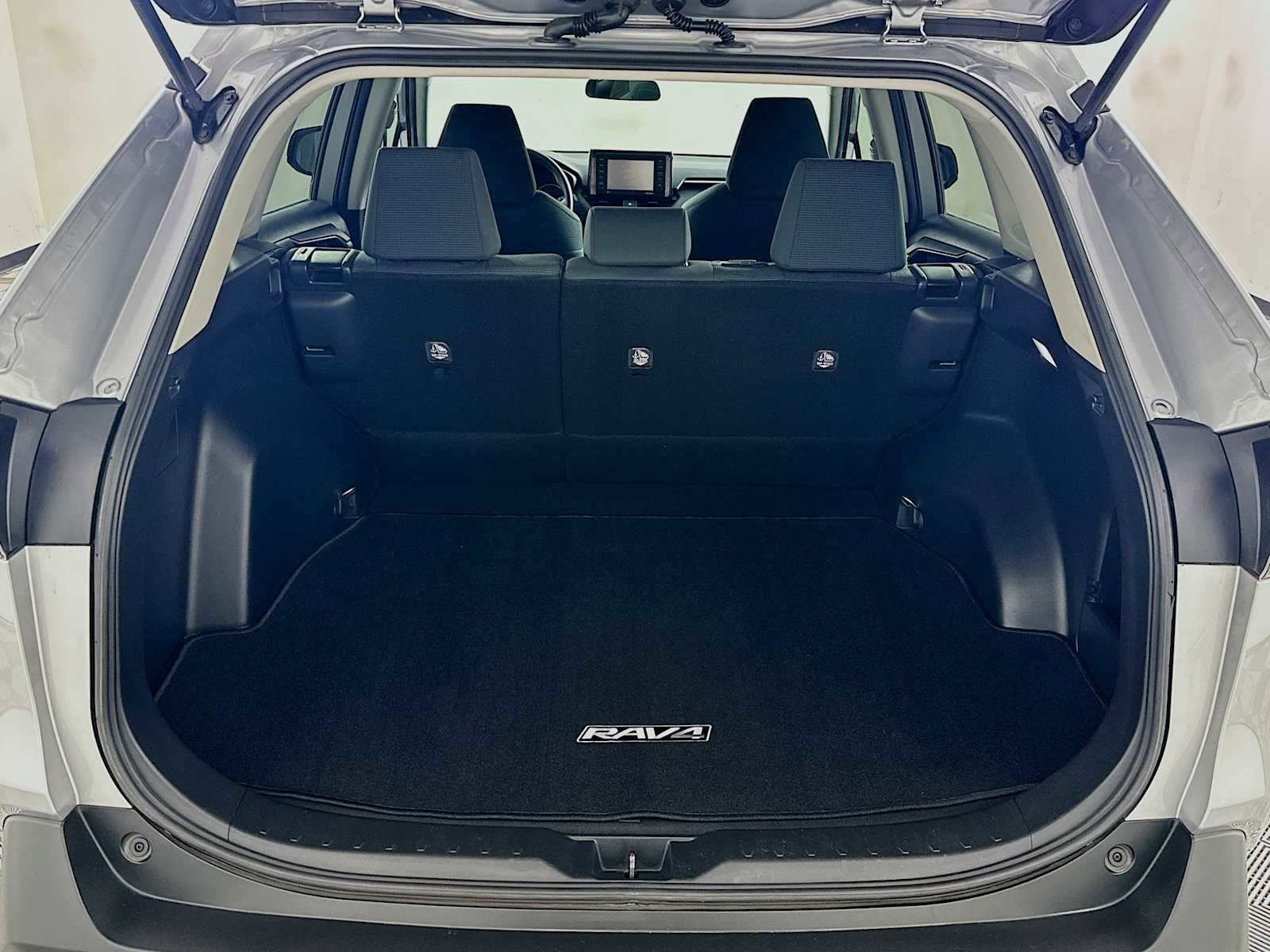 Used 2022 Toyota RAV4 LE w/ Carpet Mat Package (TMS) image 23