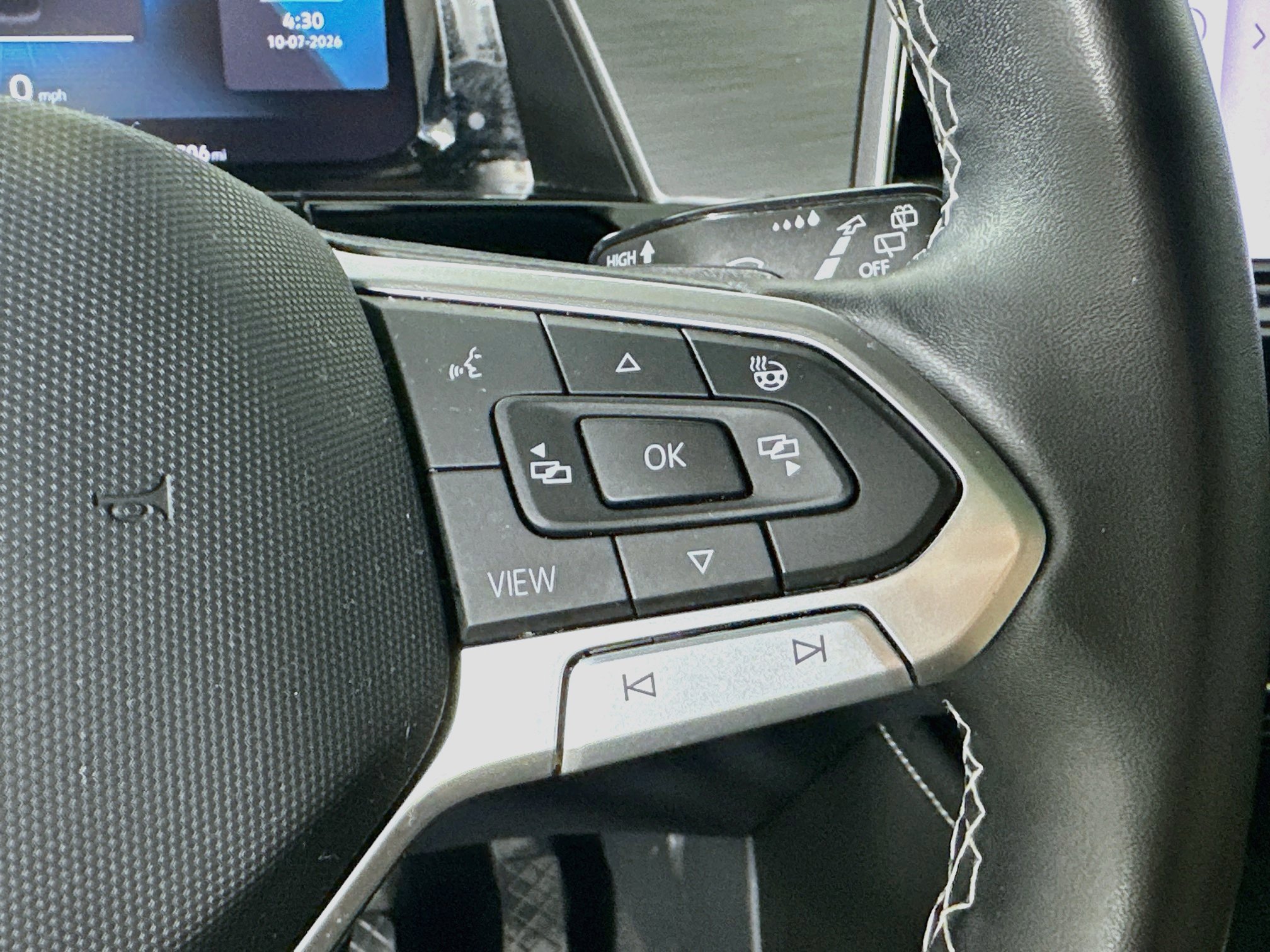 Used 2024 Volkswagen Atlas Cross Sport SE w/ Panoramic Sunroof Package FWD image 13