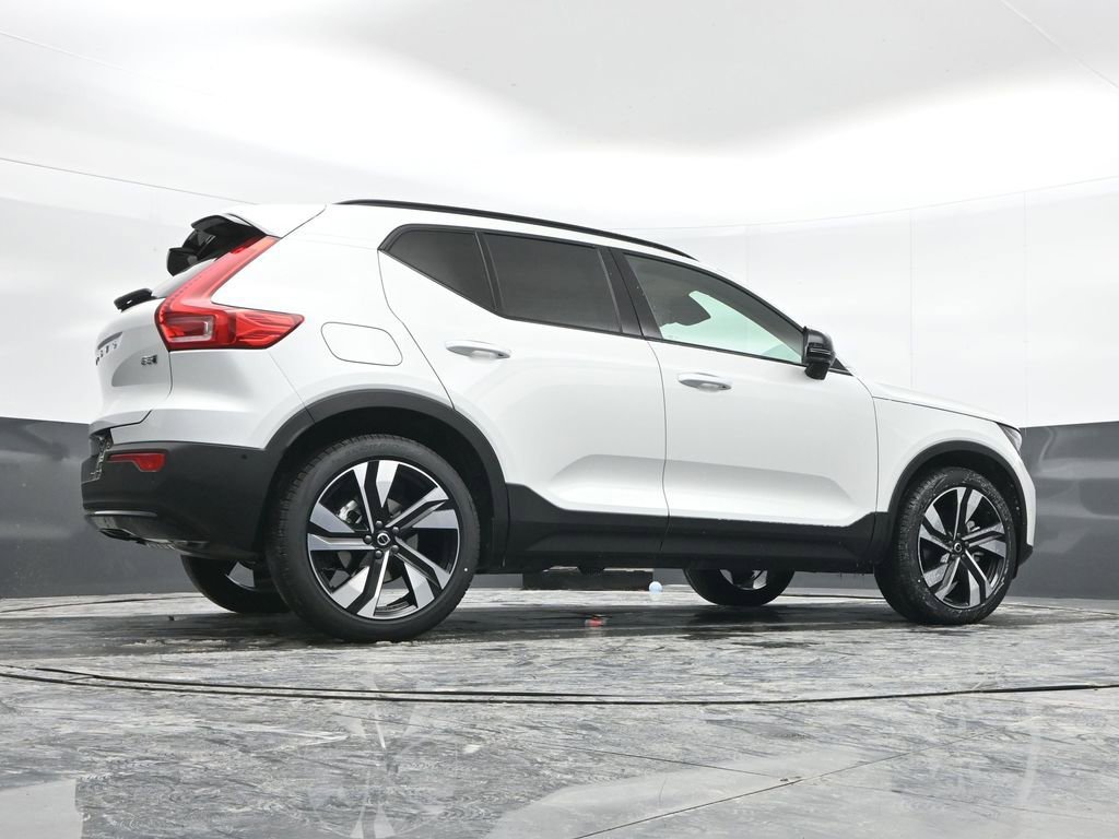 New 2026 Volvo XC40 B5 Ultra w/ Protection Package Premier image 38