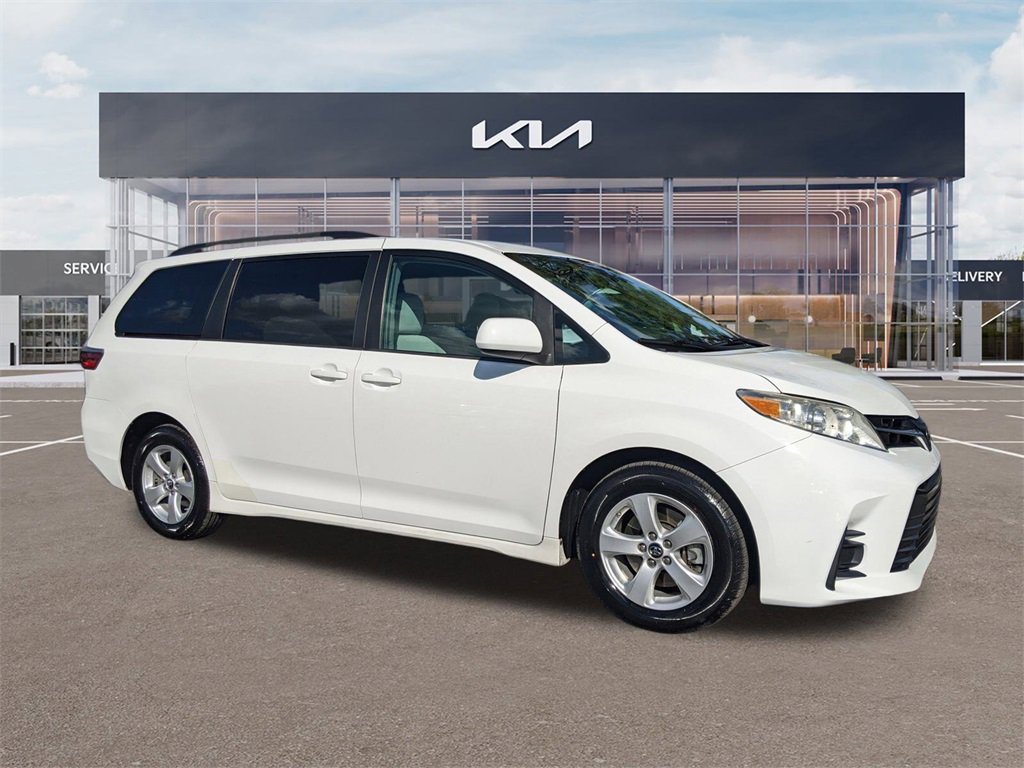 Used 2018 Toyota Sienna LE