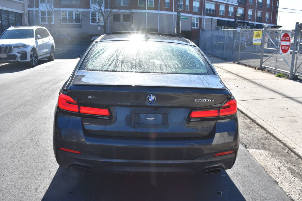 Used 2023 BMW 530e xDrive w/ Premium Package image 7