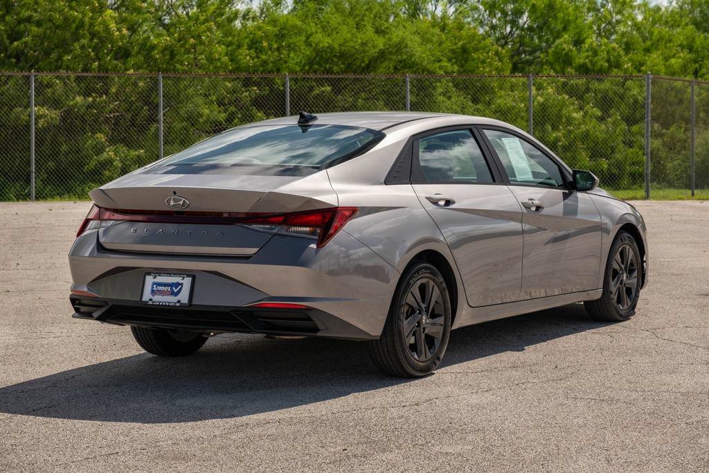 Used 2023 Hyundai Elantra SEL w/ Cargo Package FWD image 8