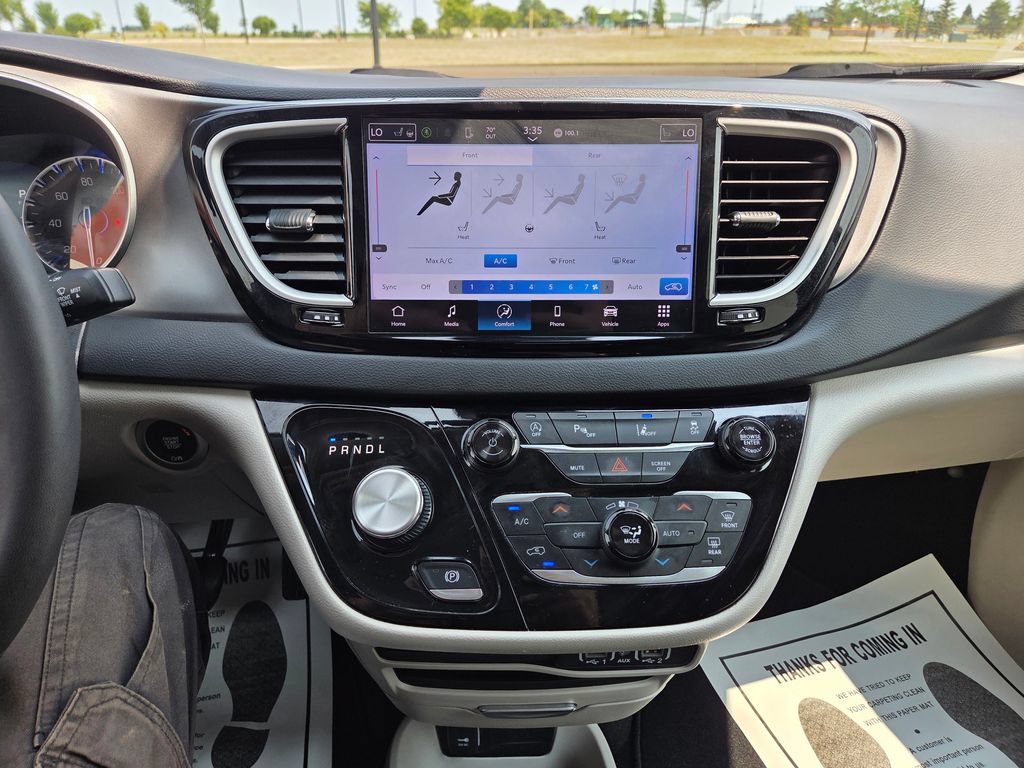 Used 2024 Chrysler Pacifica Touring-L FWD image 27