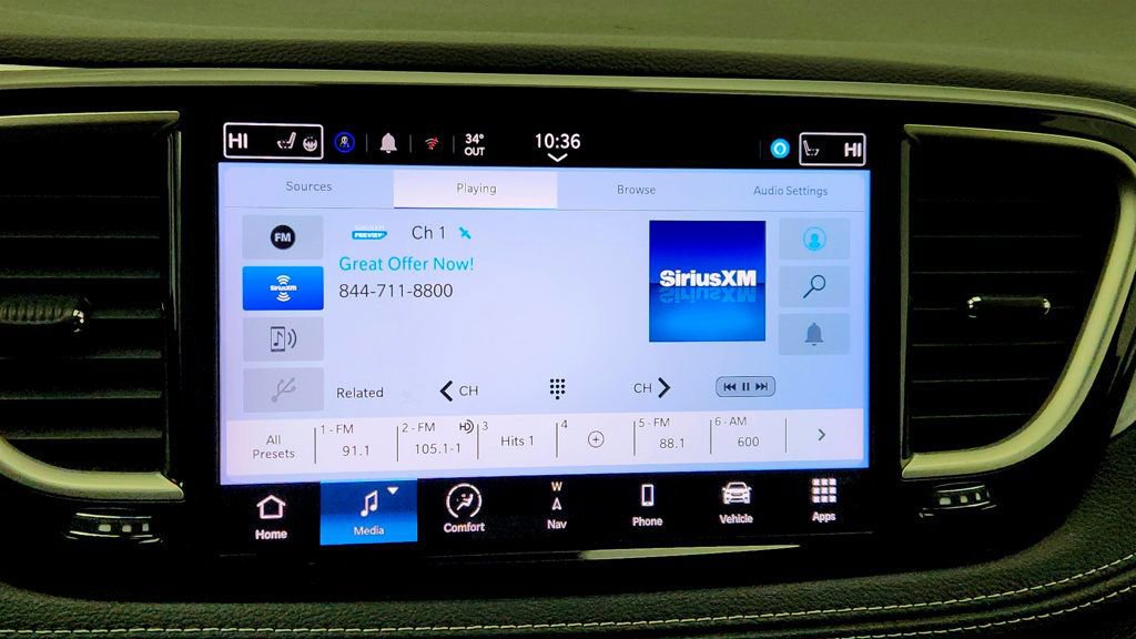 Used 2024 Chrysler Pacifica Limited FWD image 18