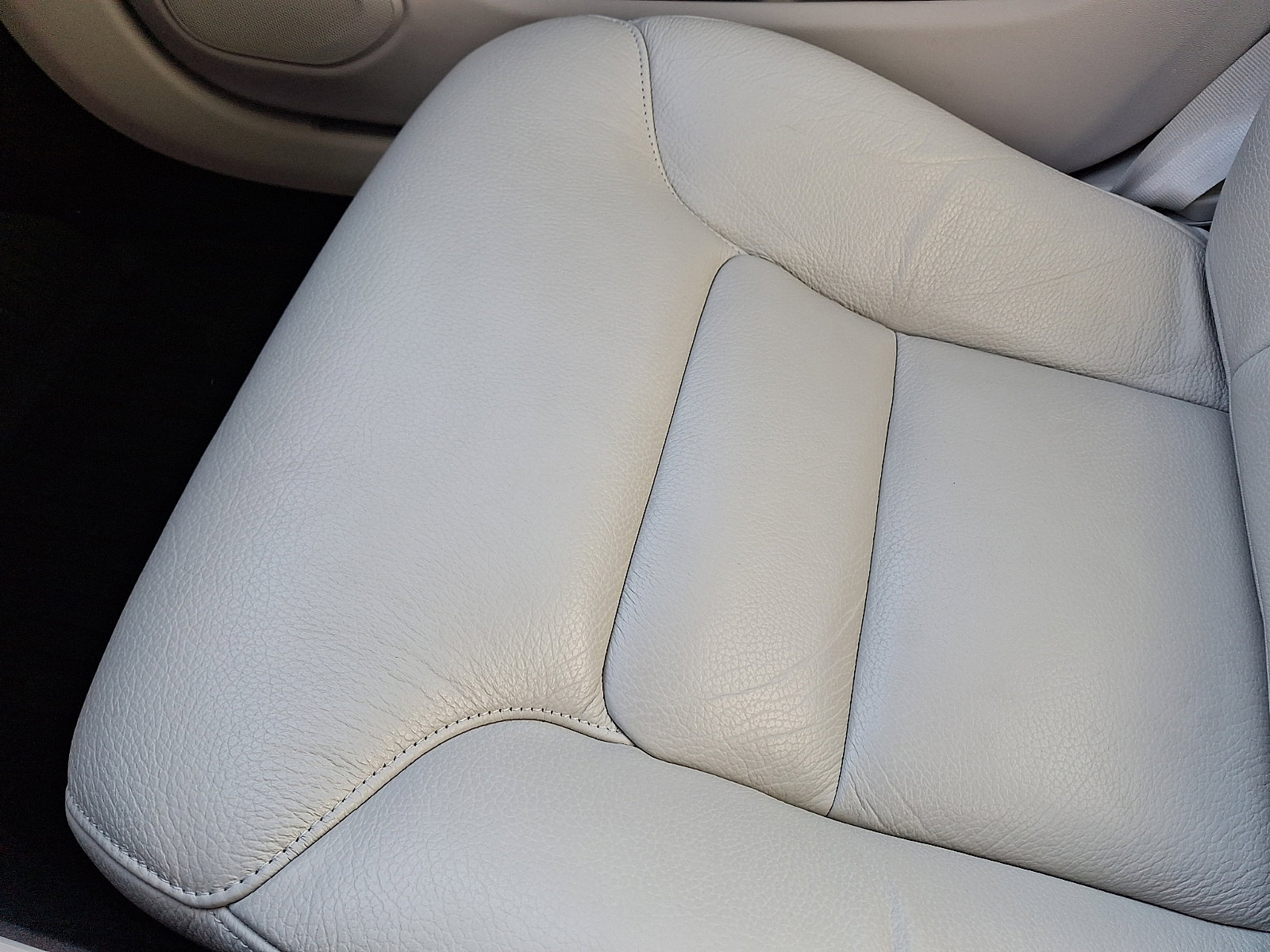 Used 2021 Volvo S60 T6 Momentum w/ Climate Package image 26