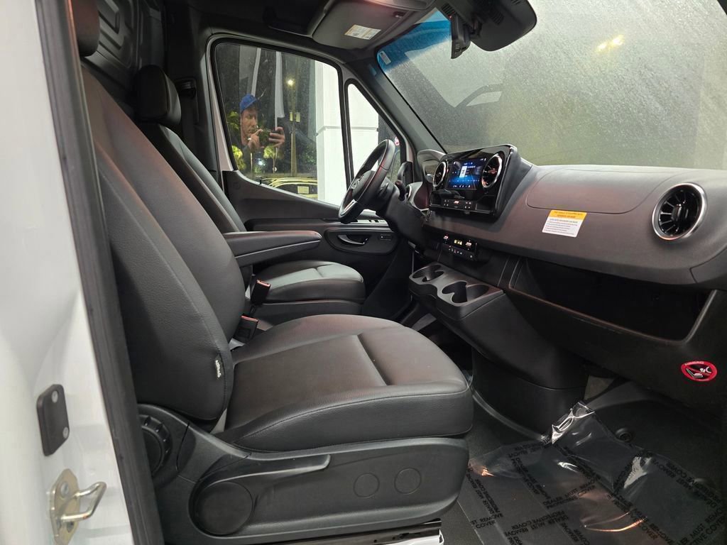 Used 2024 Mercedes-Benz Sprinter 3500 w/ Parking Package image 29