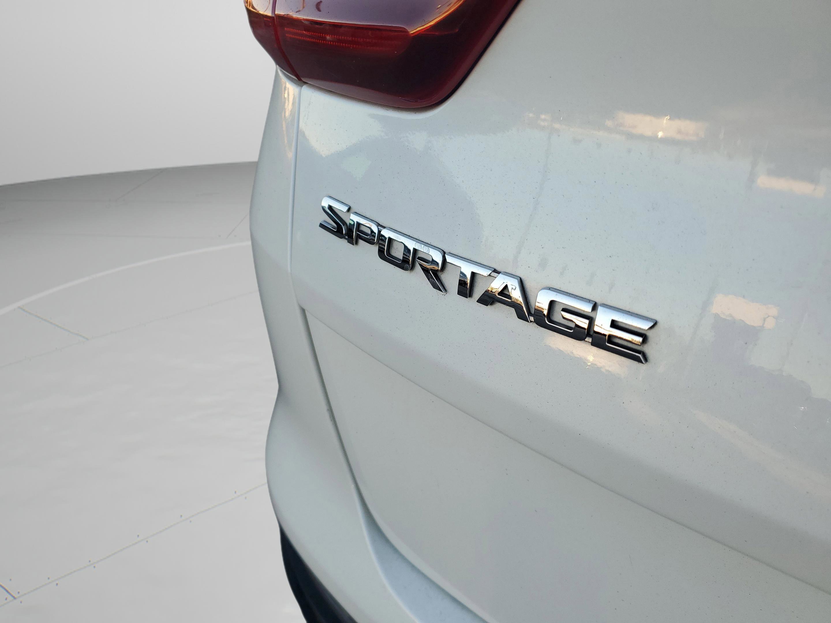 Used 2022 Kia Sportage LX image 8