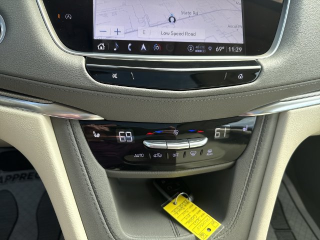 Used 2023 Cadillac XT5 Premium Luxury w/ Technology Package AWD/4WD image 25