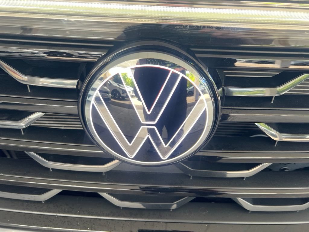 Used 2025 Volkswagen Atlas Cross Sport SEL R-Line AWD/4WD image 30