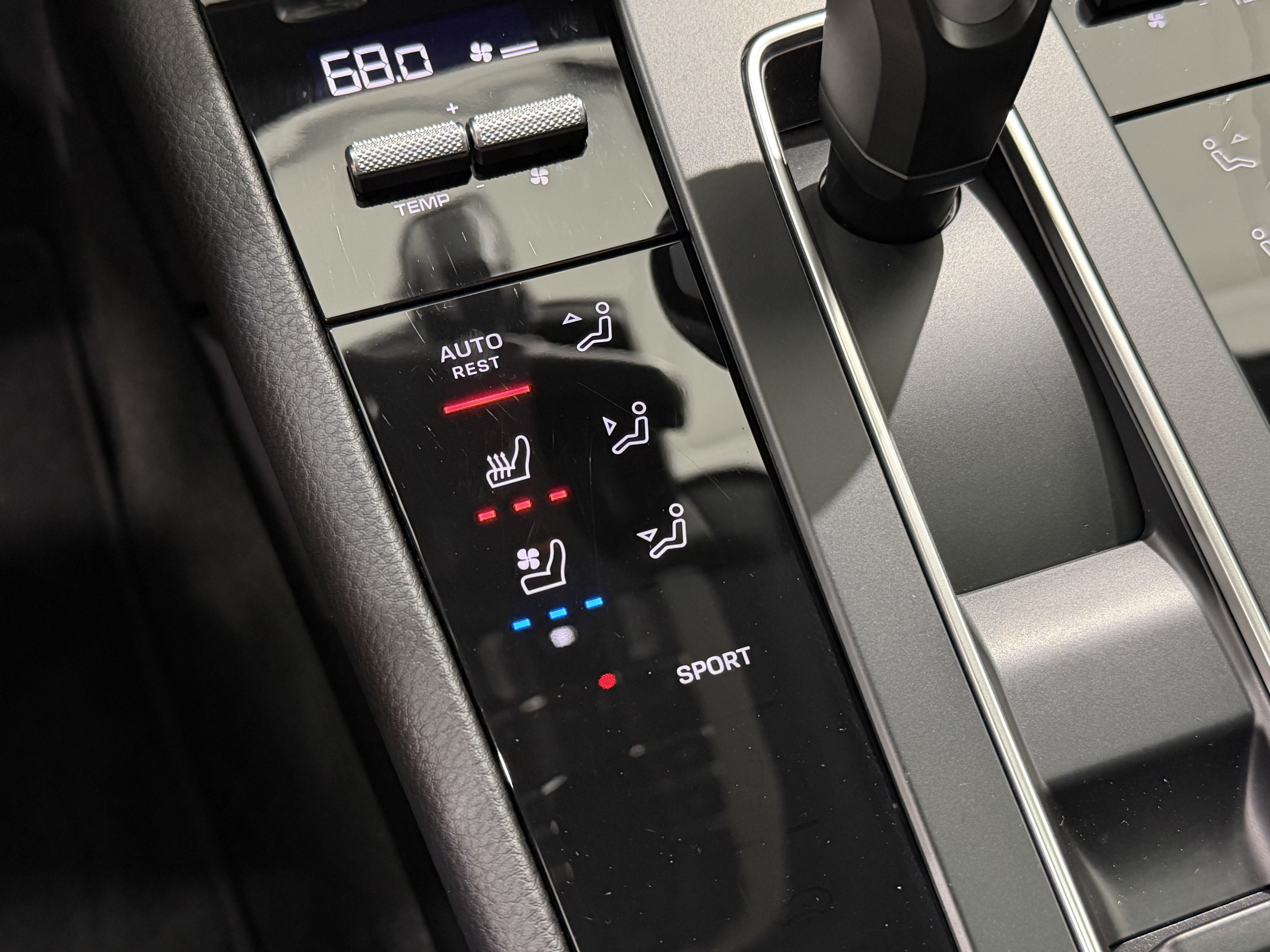 Certified 2024 Porsche Macan AWD/4WD image 39