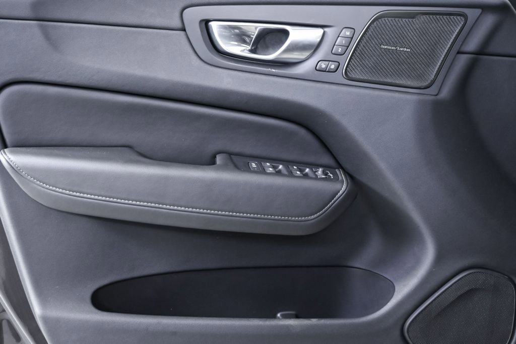 Certified 2023 Volvo XC60 B5 Ultimate w/ Protection Package Premier FWD image 8