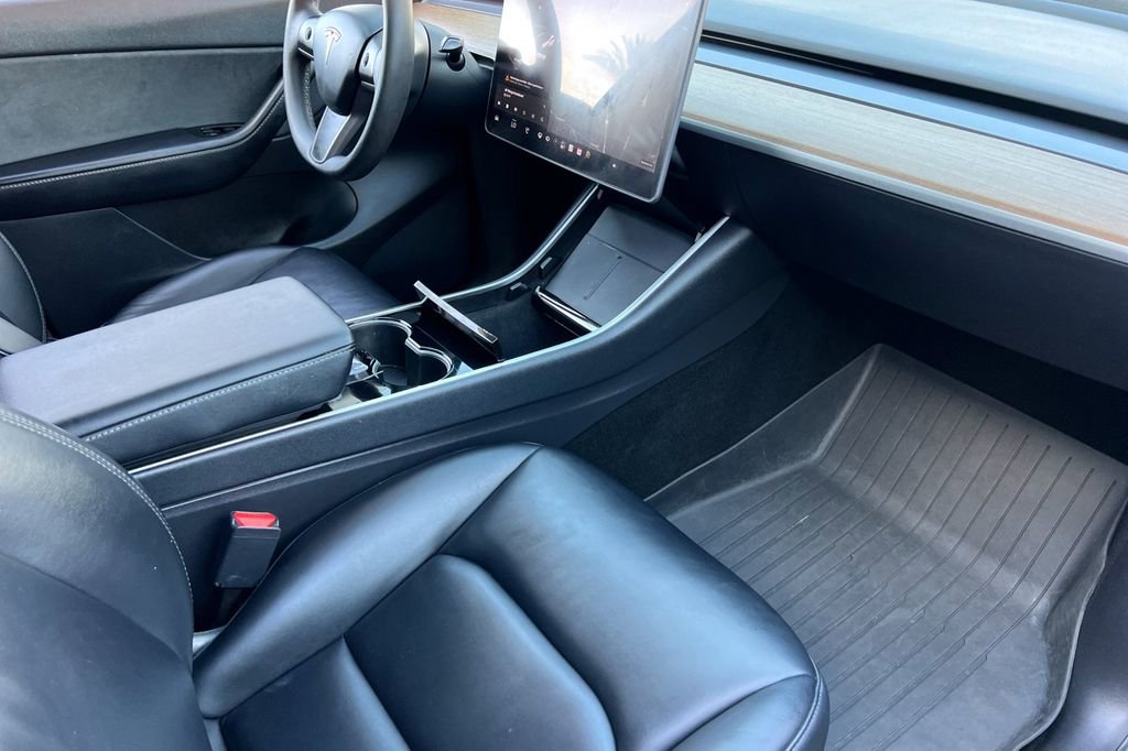 Used 2021 Tesla Model Y Long Range AWD/4WD image 18
