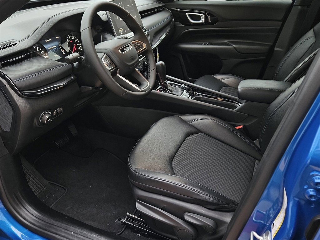 New 2026 Jeep Compass Latitude image 13