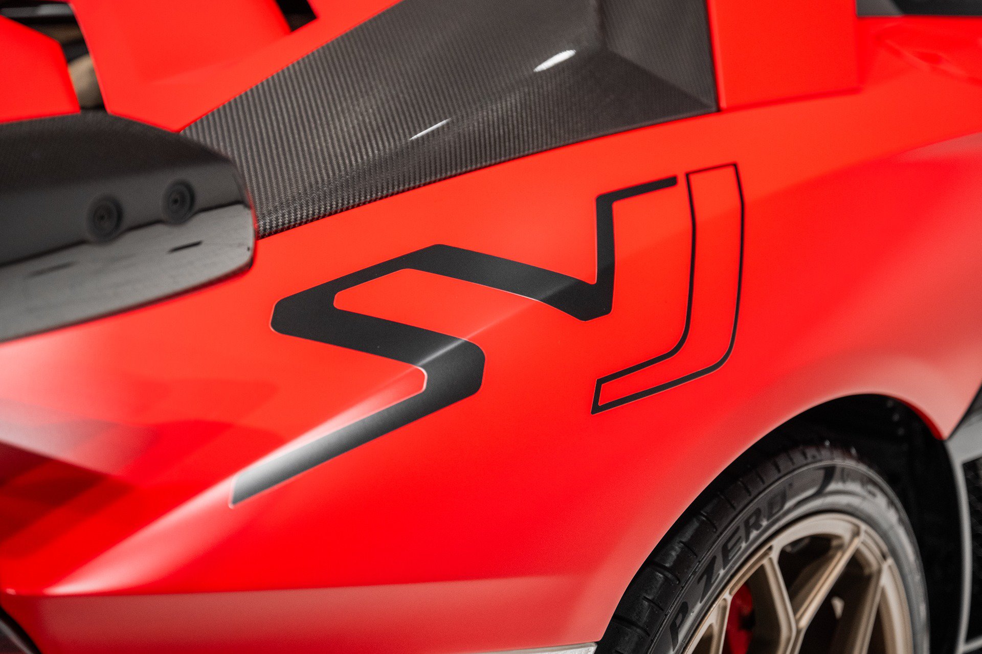 Used 2021 Lamborghini Aventador SVJ AWD/4WD image 10