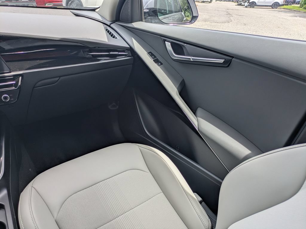 Used 2025 Kia Niro EX Touring FWD image 17