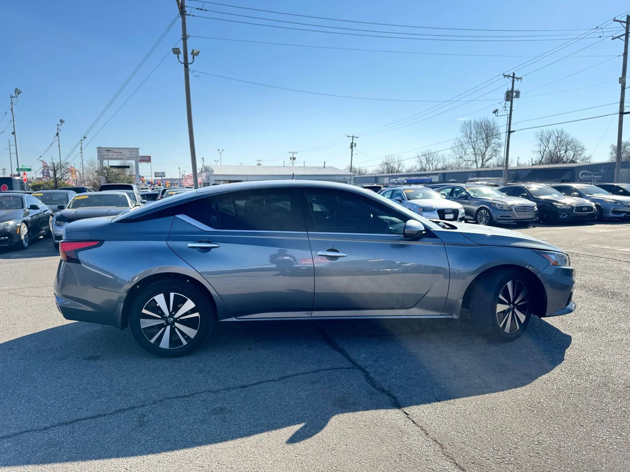 Used 2022 Nissan Altima 2.5 SV w/ SV Premium Package image 2