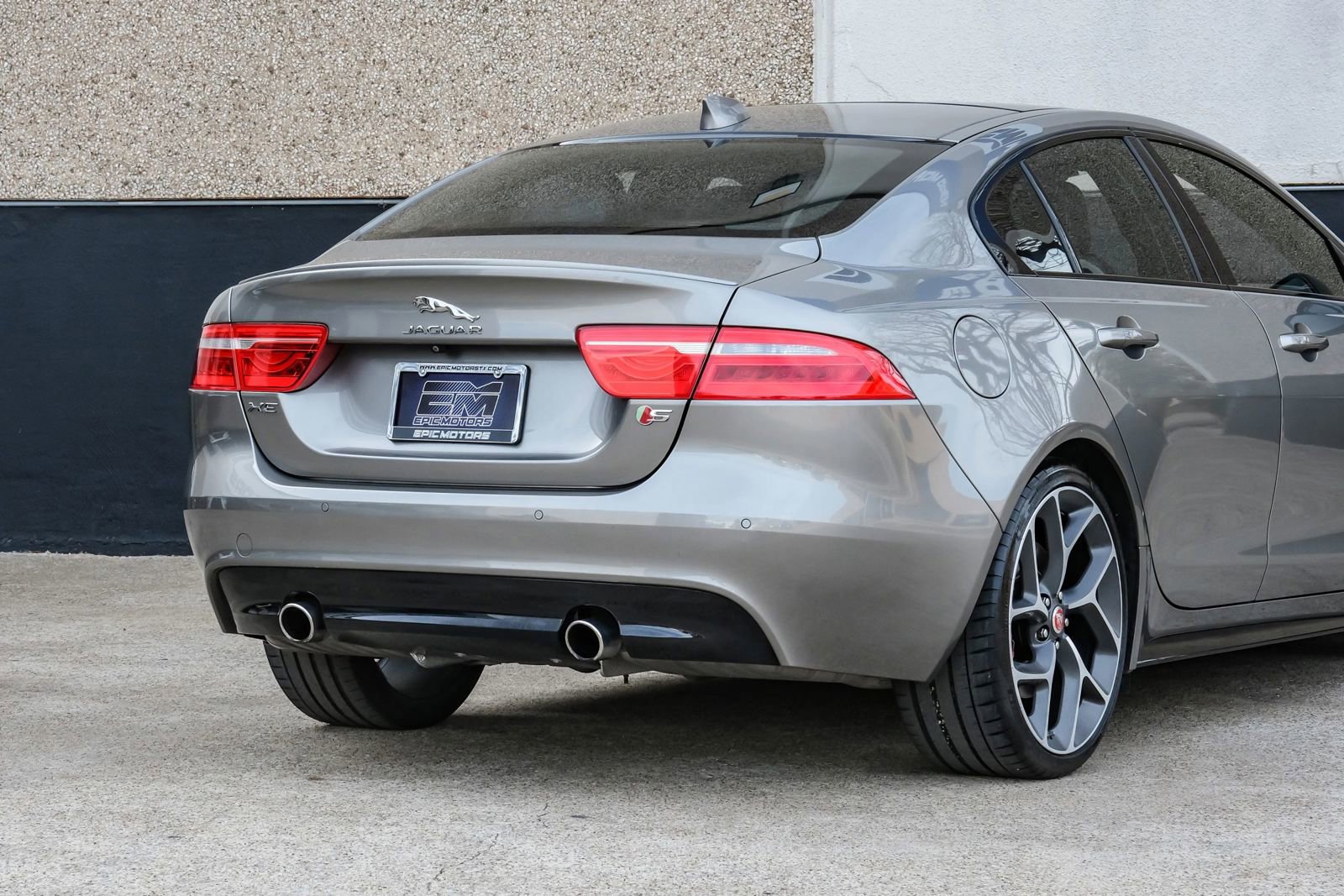 Used 2019 Jaguar XE S image 10