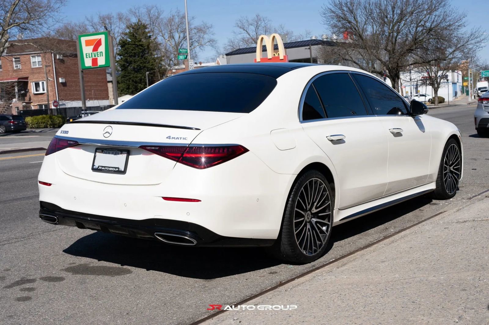 Used 2022 Mercedes-Benz S 580 4MATIC Sedan image 3