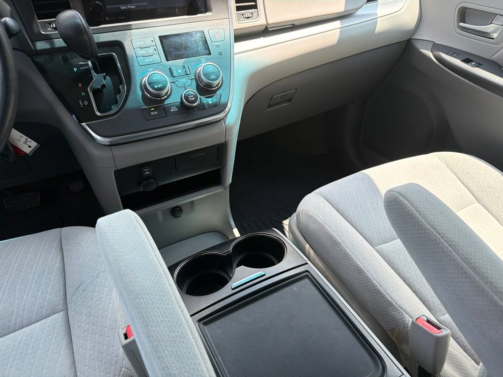 Used 2016 Toyota Sienna LE FWD image 15