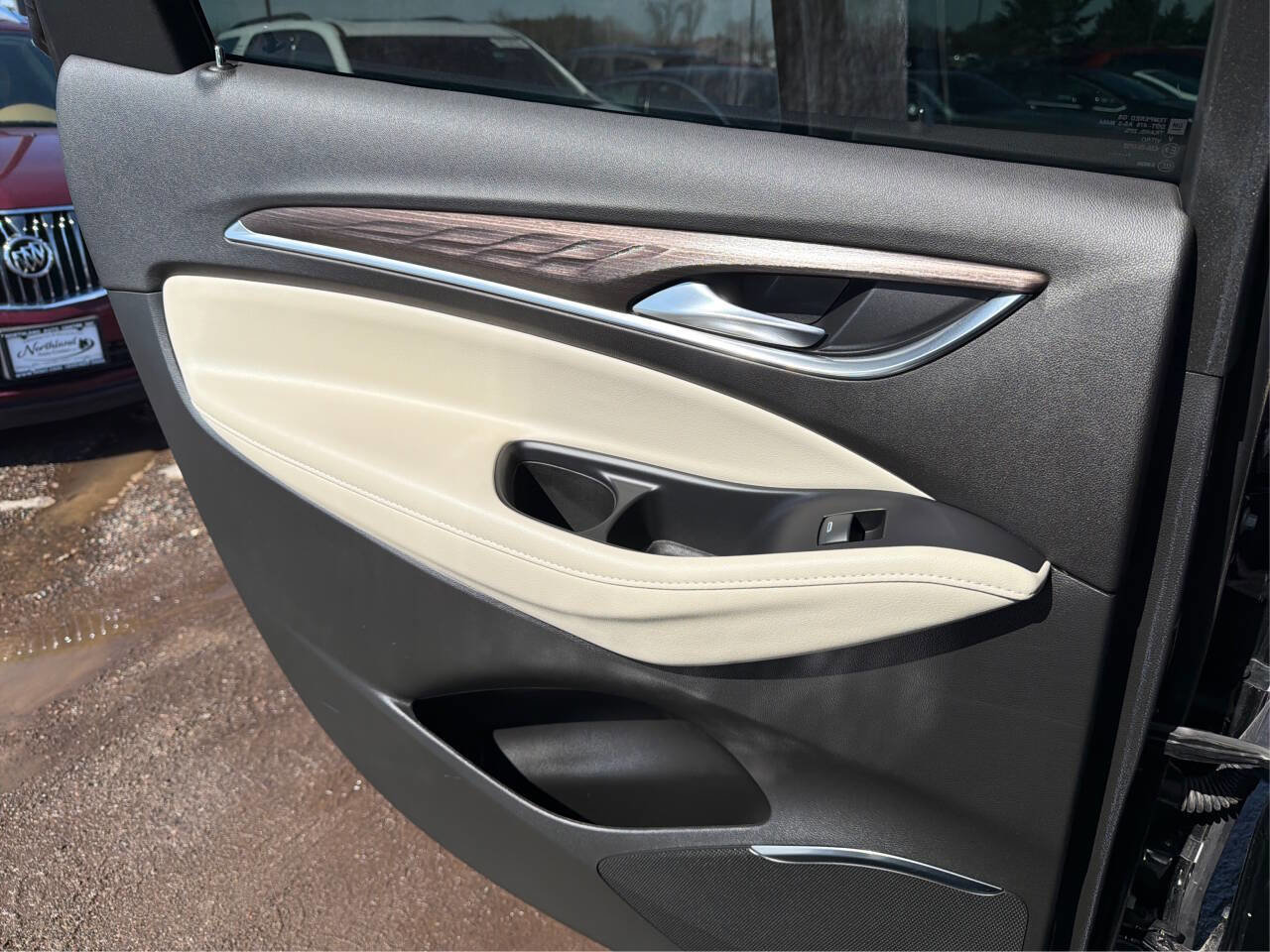 Used 2022 Buick Enclave Avenir AWD/4WD image 21