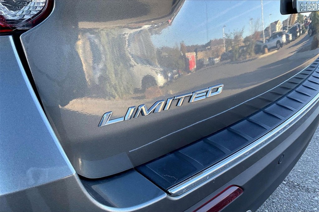 Used 2023 Ford Explorer Limited w/ Equipment Group 301A image 8