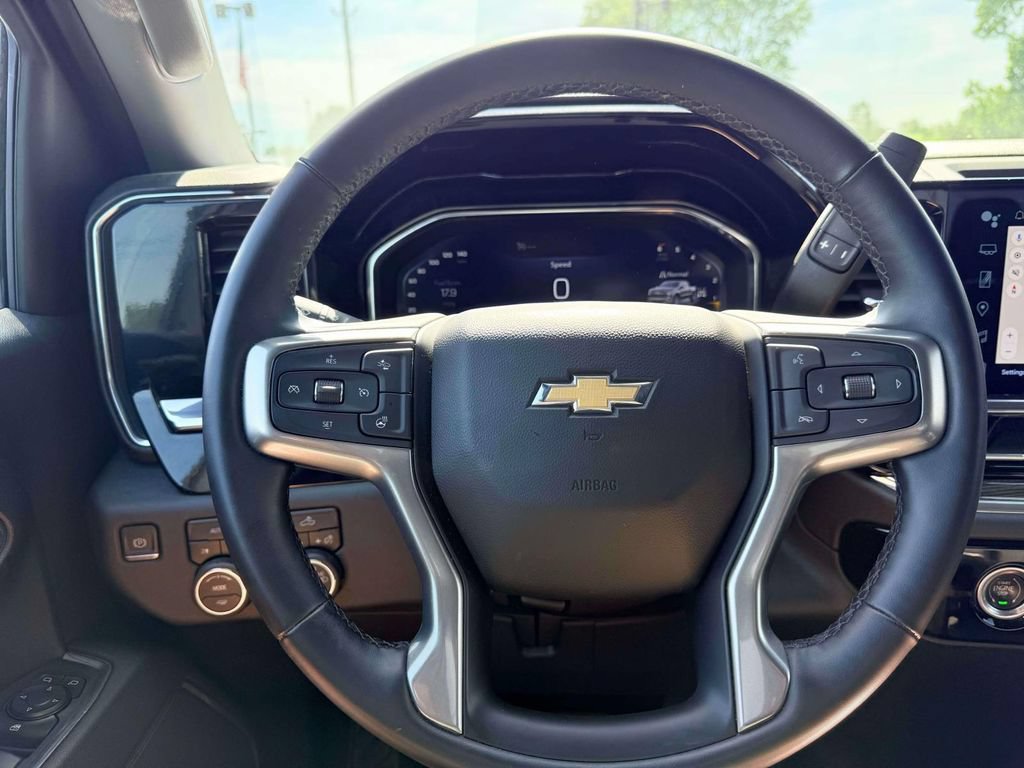 Used 2024 Chevrolet Silverado 1500 LT AWD/4WD image 17