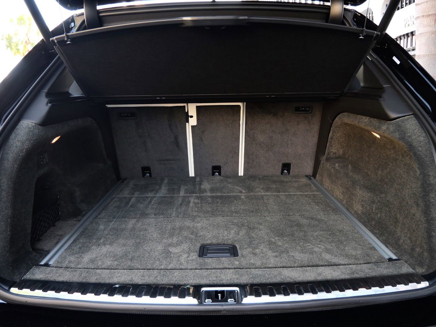 Used 2023 Bentley Bentayga AWD/4WD image 22