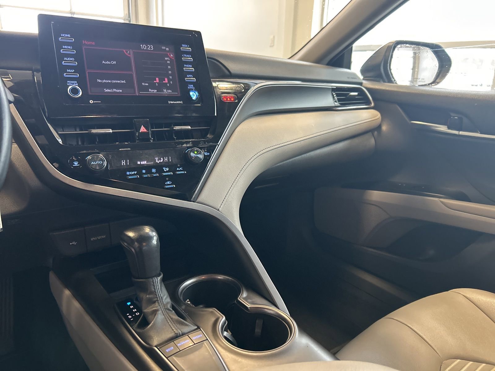 Used 2023 Toyota Camry SE image 21