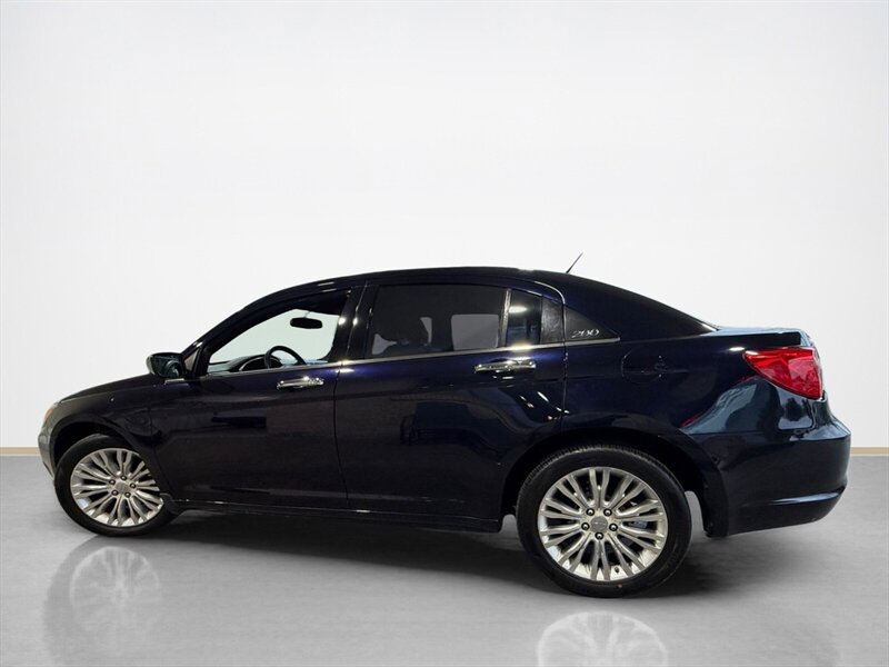 Used 2011 Chrysler 200 Limited FWD image 7