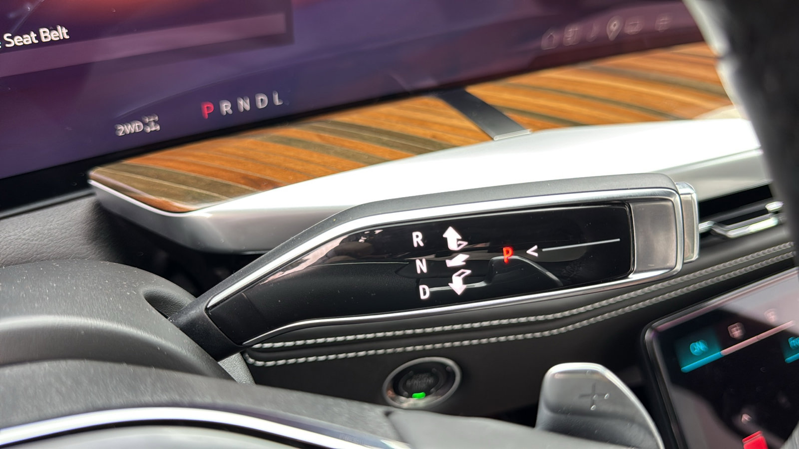 Used 2025 Cadillac Escalade Premium Luxury Platinum image 18