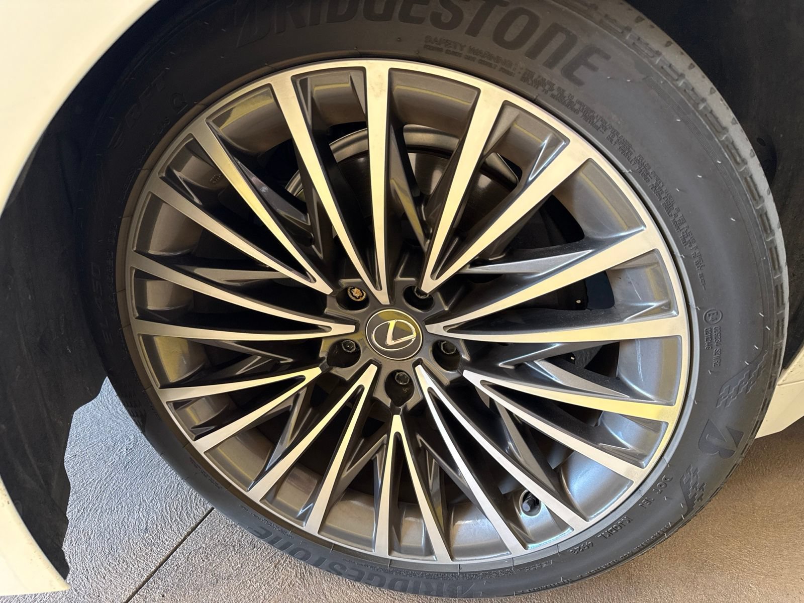 Used 2024 Lexus LS 500 w/ Luxury Package RWD image 7