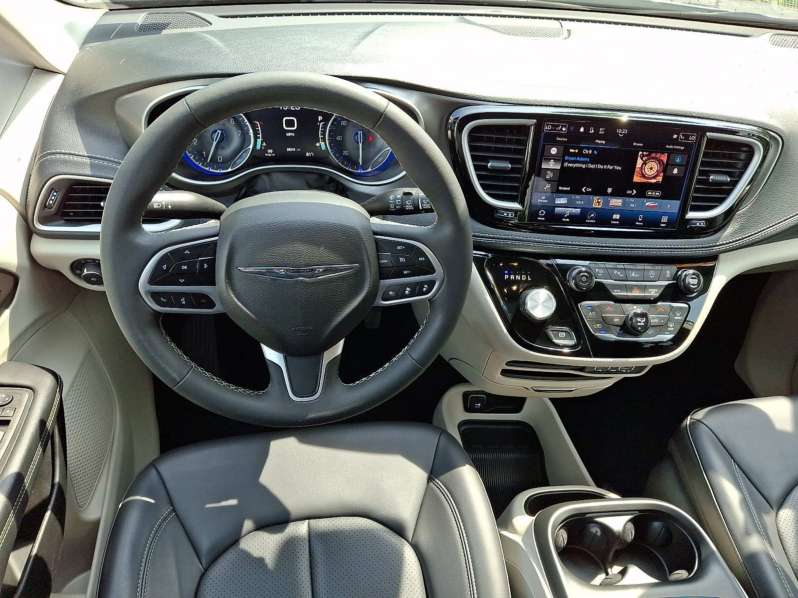Used 2023 Chrysler Pacifica Touring-L AWD/4WD image 13