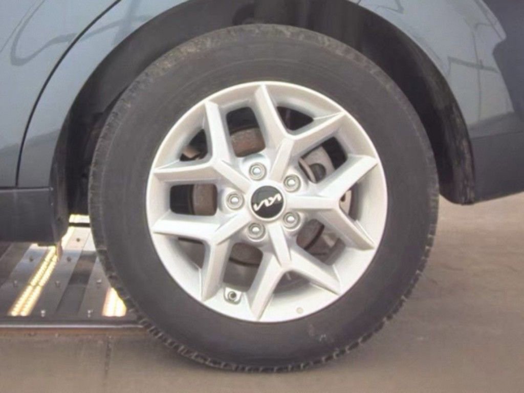 Used 2025 Kia Soul LX FWD image 20