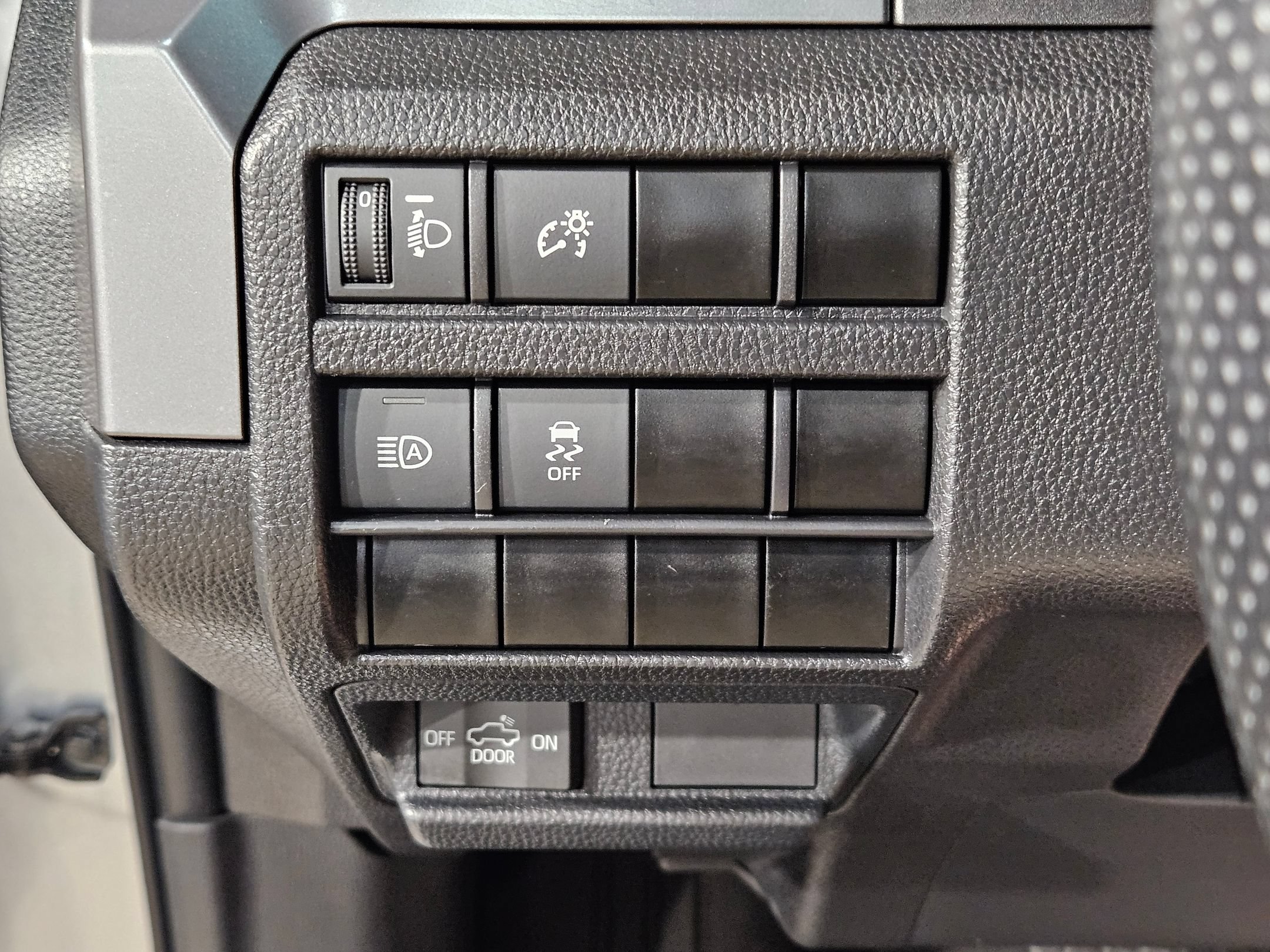 Certified 2025 Toyota Tacoma SR5 AWD/4WD image 25