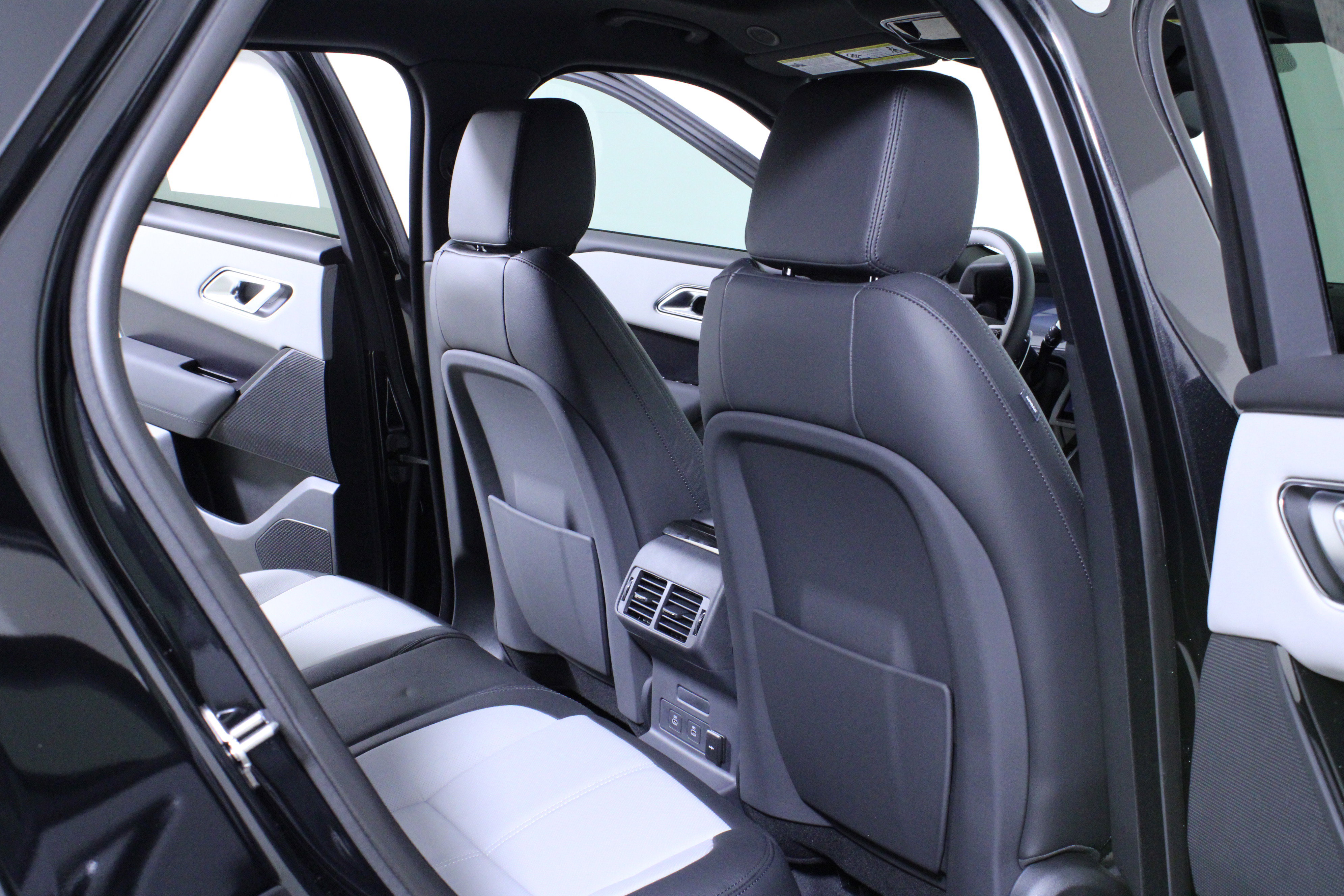 New 2026 Land Rover Range Rover Velar Dynamic SE image 11