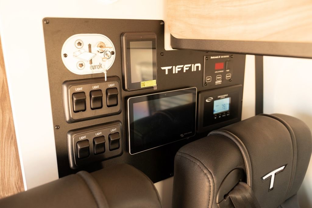 Used 2023 Mercedes-Benz Sprinter 2500 image 65